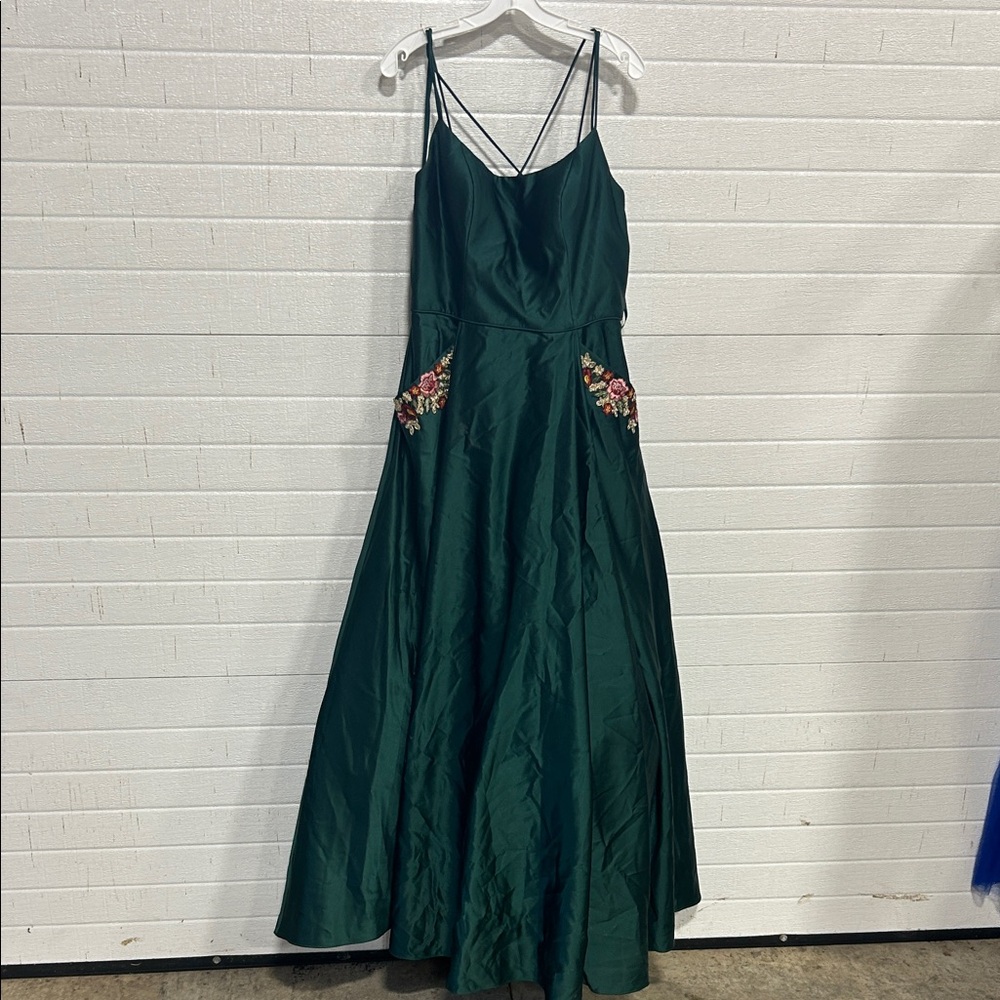 Forest Green Spaghetti Strap Prom Gown with Floral Appliqué